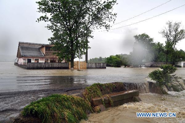 Roads and farmland are submerged after Jijia river flooding due to heavy rains in Botosani in northeast of Romania, June 30, 2010. Floods in recent days have claimed 22 lives in Romania and more than 7,000 people were forced to flee their homes to safety, according to the official data presented Wednesday.[Agerpres/Xinhua]