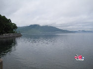 The Shikotsu Lake in north Japan's Hokkaido. [Photo by Chen Huang]
