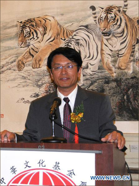 Chinese American artist Ma Xinle addresses the open ceremony of his painting show 'the Year of the Tiger' in New York, the United States, June 29, 2010. 