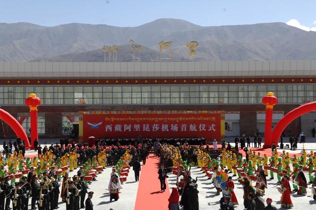 Local people celebrate the opening of the Gunsa Airport in Ngari Prefecture in Tibet autonomous region on July 1, 2010. Southwest China&apos;s Tibet autonomous region, known as the &apos;Roof of the World&apos;, on Thursday opened its fourth civil airport Gunsa Airport in farwest Ngari area, shortening a trip to the regional capital Lhasa to one and half hours from three or four days by car. [Xinhua]