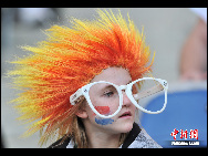 Kids excited at World Cup. [Chinanews.com]