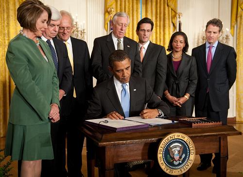 US President Barack Obama, surrounded by members of Congress and his administration, signs the Iran Sanctions Bill in the East Room of the White House in Washington, DC, July 1, 2010.[Xinhua]