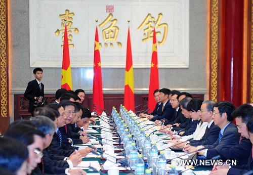 China and Vietnam agreed Thursday to properly deal with the maritime territorial issues in the South China Sea. [Xinhua] 