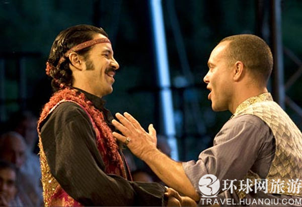 Actors perform at Shakespeare Festival [Photo Source: huanqiu.com]