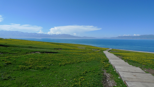 A path stretches toward Sailimu Lake.