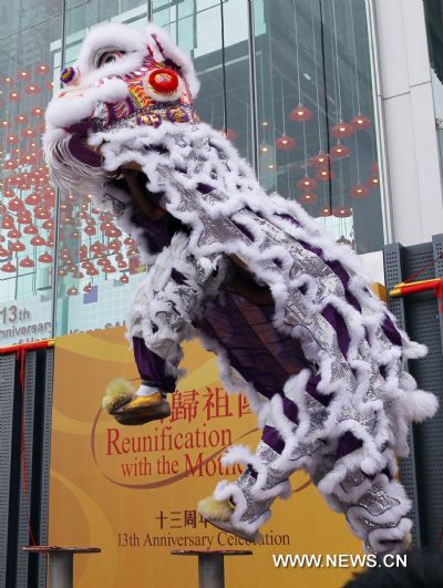 Hong Kong actors perform lion dance to commemorate the 13th anniversary for Hong Kong's return to motherland in front of the Hong Kong pavilion at the Shanghai World Expo in Shanghai, east China, July 1, 2010. 