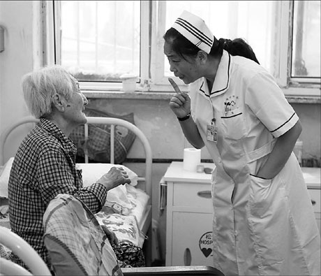 An empty nester chats with a nurse at the Songtang Hospice in the capital.