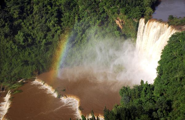 Photo taken on July 2, 2010 shows the rainbow over Jiulong Waterfall in Luoping County, southwest China's Yunnan Province. The Jiulong Waterfall has entered a high flow season due to the enduring heavy rainfall recently. [Xinhua/Mao Hong] 