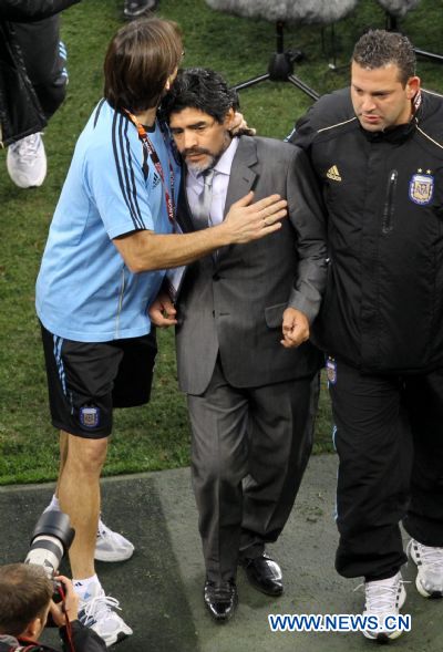 Diego Maradona,head coach of Argentina, leaves the pitch after the 2010 World Cup quarter-final soccer match against Germany at Green Point stadium in Cape Town, South Africa, on July 3, 2010. Germany won 4-0 and is qualified for the semi-finals.(Xinhua/Xing Guangli) (fym) 