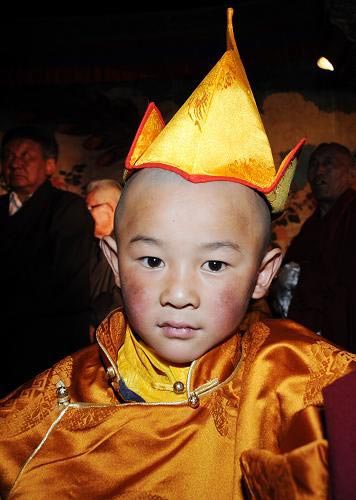 Four-year-old Losang Doje dons ceremonial robes on July 4, following his selection as the 6th Living Buddha Dezhub, when a lot-drawing ceremony in the Jokhang Temple in Lhasa, capital of the Tibet autonomous region, singled him out as the reincarnation of the 5th Living Buddha Dezhub. [Xinhua]