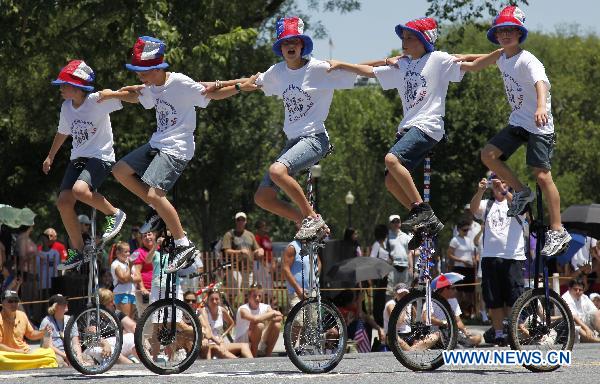 People perform stunt during the Independence Day parade in Washington D.C., capital of the United States, July 4, 2010. The United States celebrated its 234th Independence Day on Sunday. [Zhang Jun/Xinhua]