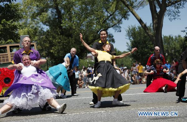 People dance during the Independence Day parade in Washington D.C., capital of the United States, July 4, 2010. The United States celebrated its 234th Independence Day on Sunday. [Zhang Jun/Xinhua]