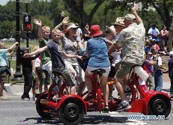 People take part in the Independence Day parade in Washington D.C., capital of the United States, July 4, 2010. The United States celebrated its 234th Independence Day on Sunday. [Zhang Jun/Xinhua]