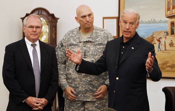 U.S. Vice President Joe Biden (R) stands with General Ray Odierno and U.S. Ambassador to Iraq Christopher Hill during a meeting in Baghdad July 3, 2010. [Xinhua]