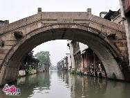 With a history of 1,200-year, Wuzhen is about one hour's drive from Hangzhou,the capital of Zhejiang Province.The small town is famous for the ancient buildings and old town layout, where bridges of all sizes cross the streams winding through the town. [Photo by Xiaoyong]