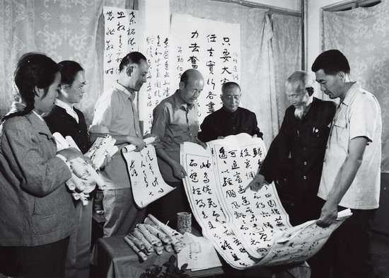 Zhuo Deng donated Yu You-jen's works to the Chinese People's Political Consultative Conference(CPPCC) Xianyang committee in 1986.