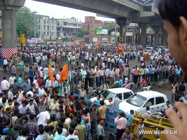 Protestors gather on a street in New Dehli, capital of India, on July 5, 2010. Parts of India Monday got paralyzed by a daylong nationwide strike called out by opposition political parties against the recent hike of fuel prices and the spiraling prices of essential commodities. [Stringer/Xinhua]