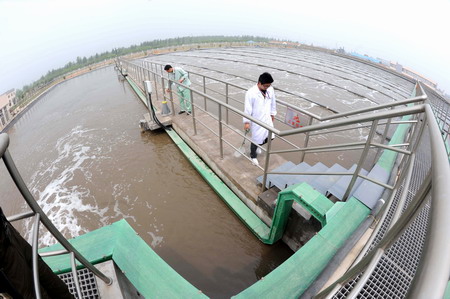The Dapu sewage treatment plant in Lianyungang city, Jiangsu province, begins operations on May 17. The plant is located on the South-to-North Water Diversion project's eastern route and can process 100,000 tons of sewage every day. [China Daily] 