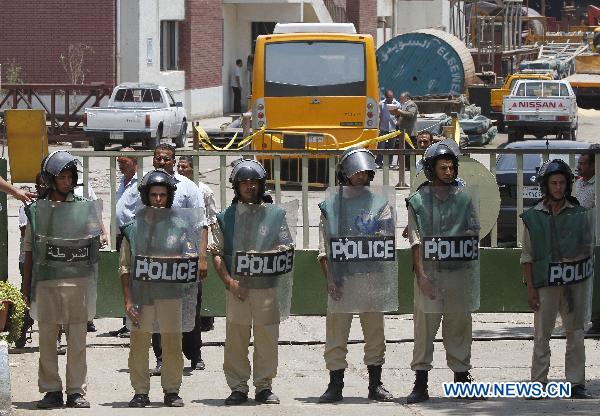 Policemen stand guard at the shooting site, in Hawamdia in October 6 City, 20 km south to Giza, Egypt, 6 July 2010.[Nasser Nouri/Xinhua]