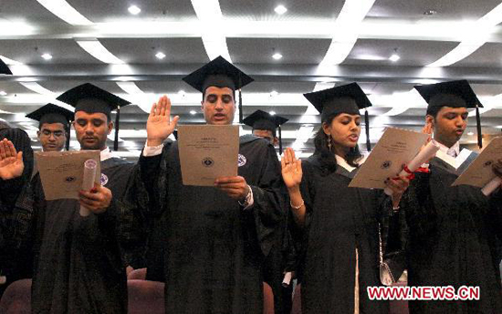 Foreign students vow during graduation at Tianjin Medical University in north China's Tianjin Municipality, on July 6, 2010. More than 340 foreign students graduated from Tianjin Medical University Tuesday.