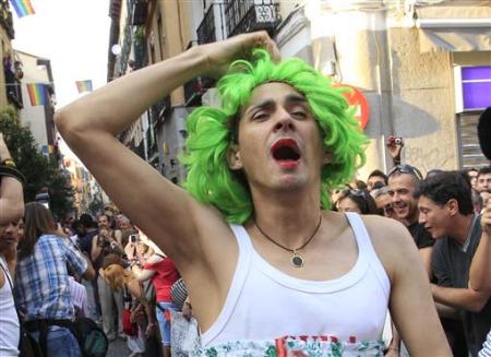  Gay men took part in a high heel race in Madrid, Spain to win a 1,000 euro top prize. [Reuters/news.cn]