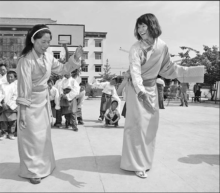 Tennis star aids Yushu orphans