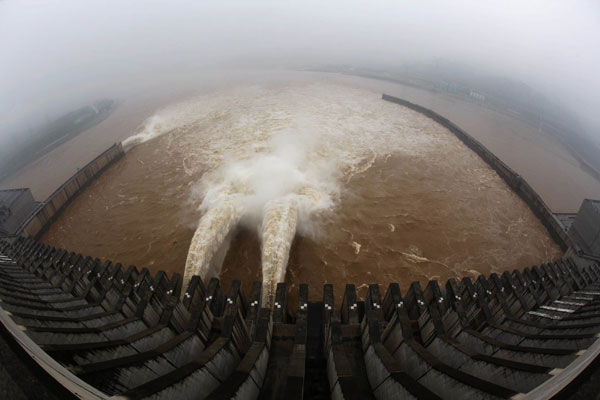 The Three Gorges Dam, sitting in the middle reach of the Yangtze River in Central China&apos;s Hubei province, on July 10 released water for the first time this year. [Xinhua]