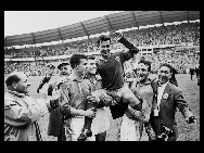 Just Fontaine of France (13 goals) -- 1958