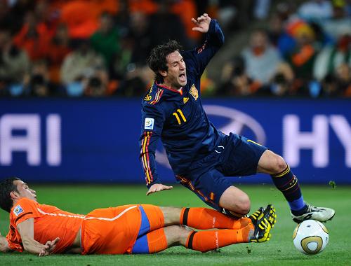 during the World Cup final soccer match between the Netherlands and Spain at Soccer City in Johannesburg, South Africa, Sunday, July 11, 2010.[Xinhua]