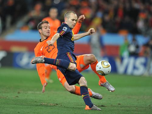 during the World Cup final soccer match between the Netherlands and Spain at Soccer City in Johannesburg, South Africa, Sunday, July 11, 2010.[Xinhua] 