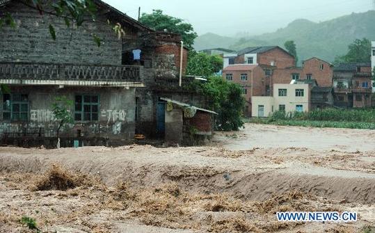 Photo taken on July 10, 2010 shows the flood in Fenshui Town, Wanzhou District of Chongqing, southwest China. The rainstorm hit here again one day after it triggered landslides and flood on Friday. [Xinhua] 
