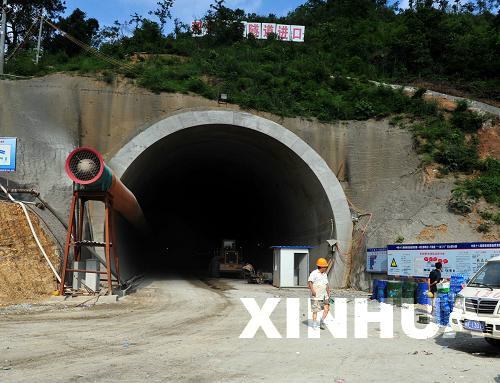 A 40-50 meter long section of the railway tunnel being built in Binyang County of Nanning, Guangxi Zhuang Autonomous Region, collapsed at about 4 p.m. Sunday, trapping 10 miners.