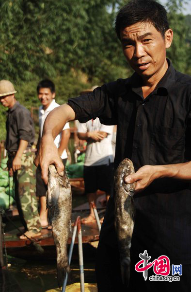 Pollution from Zijinshan Copper Mine, owned by Zijin Mining Group Co, has contaminated the Tingjiang River, a major waterway in East China&apos;s Fujian province, leading to the poisoning of up to 1,890 tons of fish, local environmental authorities said on July 13, 2010. [CFP]