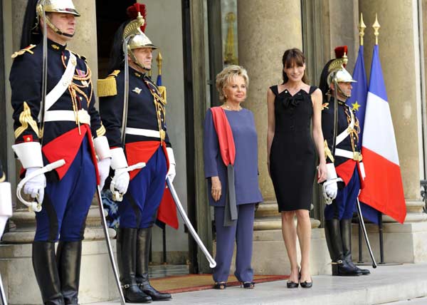 France&apos;s First Lady Carla Bruni-Sarkozy (R) welcomes Senegal First Lady Viviane Wade as she arrives at the Elysee Palace in Paris, July 13, 2010. [Xinhua]