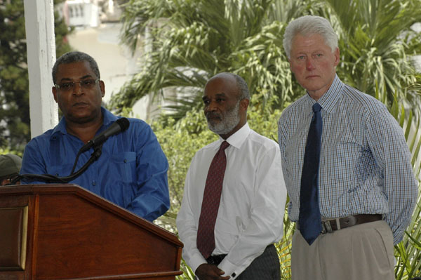 Former U.S. President and U.N. special envoy to Haiti Bill Clinton (R) and Haiti&apos;s President Rene Preval (C) attend a news conference next to Haiti&apos;s Prime Minister Jean-Max Bellerive in the destroyed national palace in Port-au-Prince July 12, 2010. Haiti is commemorating on Monday the six-month anniversary of the disaster that killed more than 300,000 people. [Xinhua]