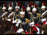 French President Nicolas Sarkozy and leaders from 13 African countries attended the military parade marking France's Bastille Day, July 14 , 2010. [Xinhua]