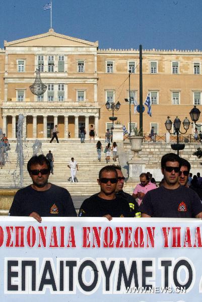 Greek police and firemen demonstrate against austerity measures in front of the Parliament in central Athens on July 14, 2010. [Marios Lolos/Xinhua] 