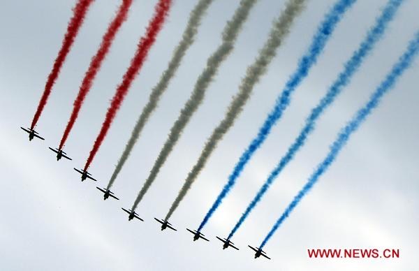 Planes fly during the France&apos;s Bastille Day military parade held in Paris, capital of France, on July 14, 2010. French President Nicolas Sarkozy and leaders from 13 African countries attended the military parade marking France&apos;s Bastille Day on July 14. [Zhang Yuwei/Xinhua]