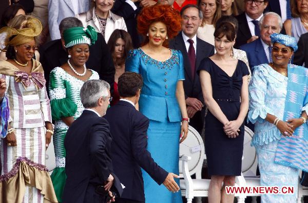 French President Nicolas Sarkozy (2nd L, front) greets the first ladies during the France&apos;s Bastille Day military parade held in Paris, capital of France, on July 14, 2010. French President Nicolas Sarkozy and leaders from 13 African countries attended the military parade marking France&apos;s Bastille Day on July 14. [Zhang Yuwei/Xinhua]