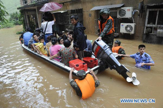 Armed soldiers transfer citizens in Anqing, east China's Anhui Province, July 13, 2010. 