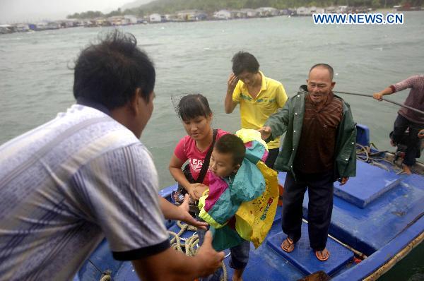  Fishermen family are evacuated in Lingshui County, south China's Hainan Province, on July 16, 2010. Typhoon Conson is to land in south China's island province of Hainan before Friday night, said the National Meteorological Center (NMC) Friday. [Hou Jiansen/Xinhua]