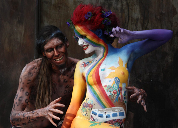 A model poses during the annual World Bodypainting Festival in Seeboden July 16, 2010. The world&apos;s biggest bodypainting event takes place from July 16 to 18 at lake Millstaettersee in Austria&apos;s southern Carinthia province. [Xinhua]