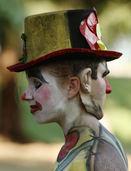 A model poses during the annual World Bodypainting Festival in Seeboden July 16, 2010. The world&apos;s biggest bodypainting event takes place from July 16 to 18 at lake Millstaettersee in Austria&apos;s southern Carinthia province. [Xinhua]