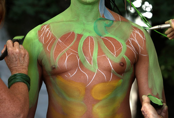 A model poses during the annual World Bodypainting Festival in Seeboden July 16, 2010. The world&apos;s biggest bodypainting event takes place from July 16 to 18 at lake Millstaettersee in Austria&apos;s southern Carinthia province. [Xinhua]