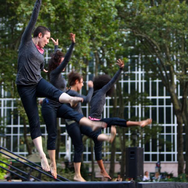 Dancers perform during a modern dance show in the Bryant Park, New York, the United States, July 16, 2010.[Wu Kaixiang/Xinhua]