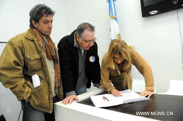 A same-sex couple wait as they are authorized in Buenos Aires, July 16, 2010. Argentina became the first Latin American country to recognize by law marriages between homosexual people Thursday. [Telam/Xinhua]