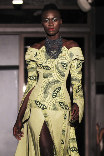  A model wears a creation by Martinique designer Paul Herve during Dakar Fashion Week, July 16, 2010. [Xinhua]