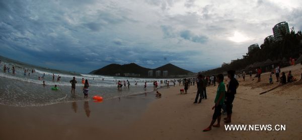Visitors enjoy themselves on the Dadonghai Beach in Sanya City, south China's Hainan Province, July 17, 2010. Tourism has got recovery as Typhoon Conson has weakened after sweeping the tropical island of Hainan on Friday evening. [Jiang Tieying/Xinhua]