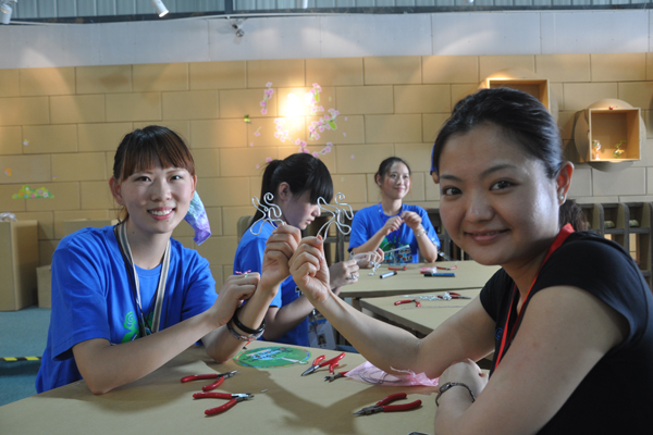 Visitors can experience do-it-yourself activities inside the park. [Photo: CRI]