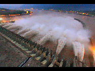 The China Three Gorges Corporation has stepped up its protective measures by escalating its sluicing to 40,000 cubic meters a second to brace for the largest flood since its operation. [Xinhua]